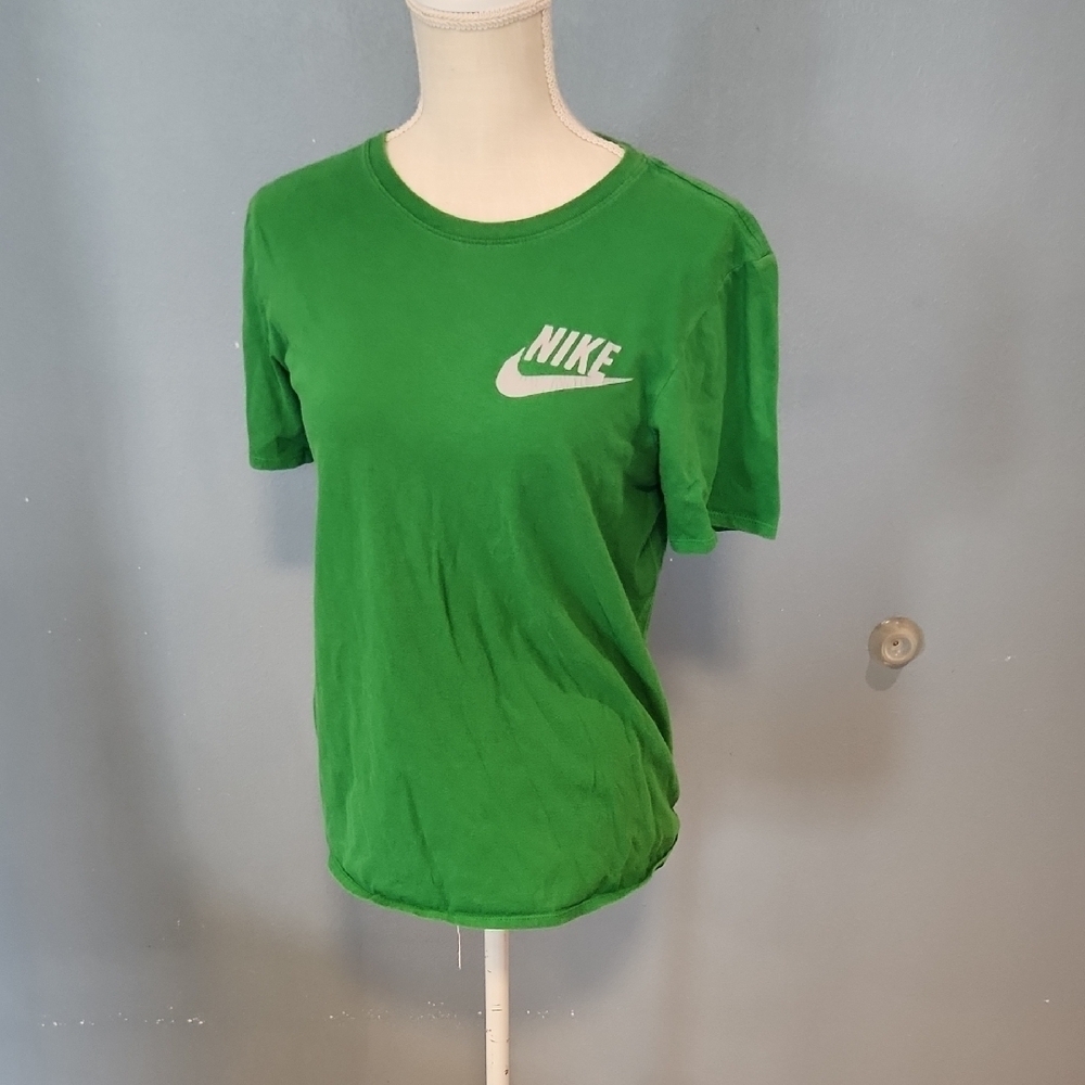 Nike Athletic Cut Relaxed Fit Short Sleeve T-shirt Academia Gym Activewear
